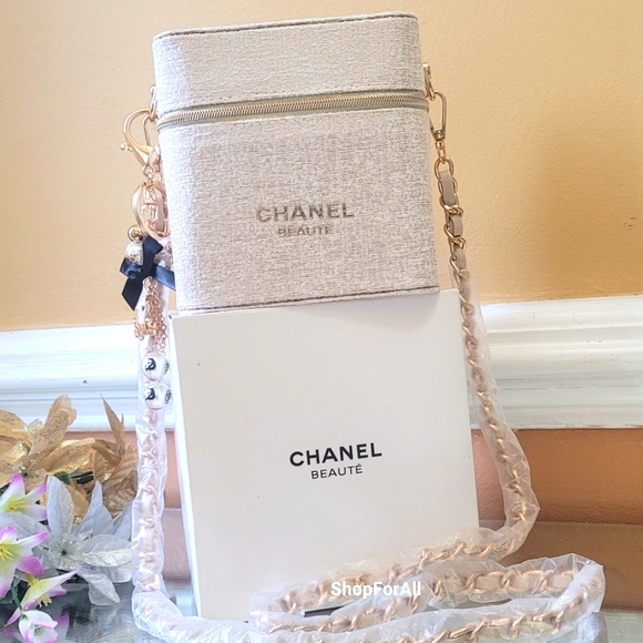 Chanel - Picture 2 of 16